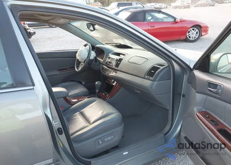 2005 Toyota Camry Xle V6 z USA, uszkodzony, nr VIN 4T1BF30K95U613997